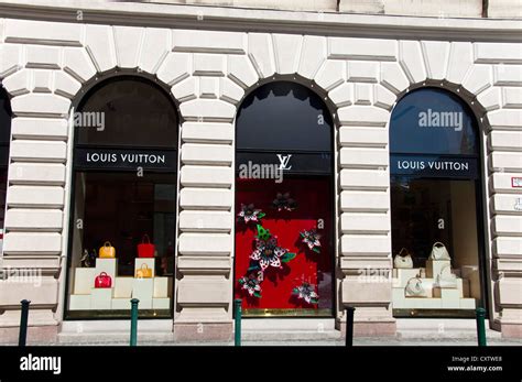 louis vuitton shop budapest.